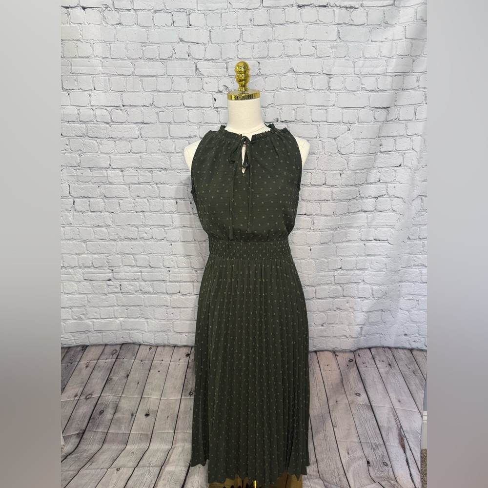 Elegant Green Sleeveless Dress